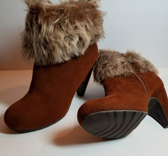Booties with faux fur details - Picture 7 of 7